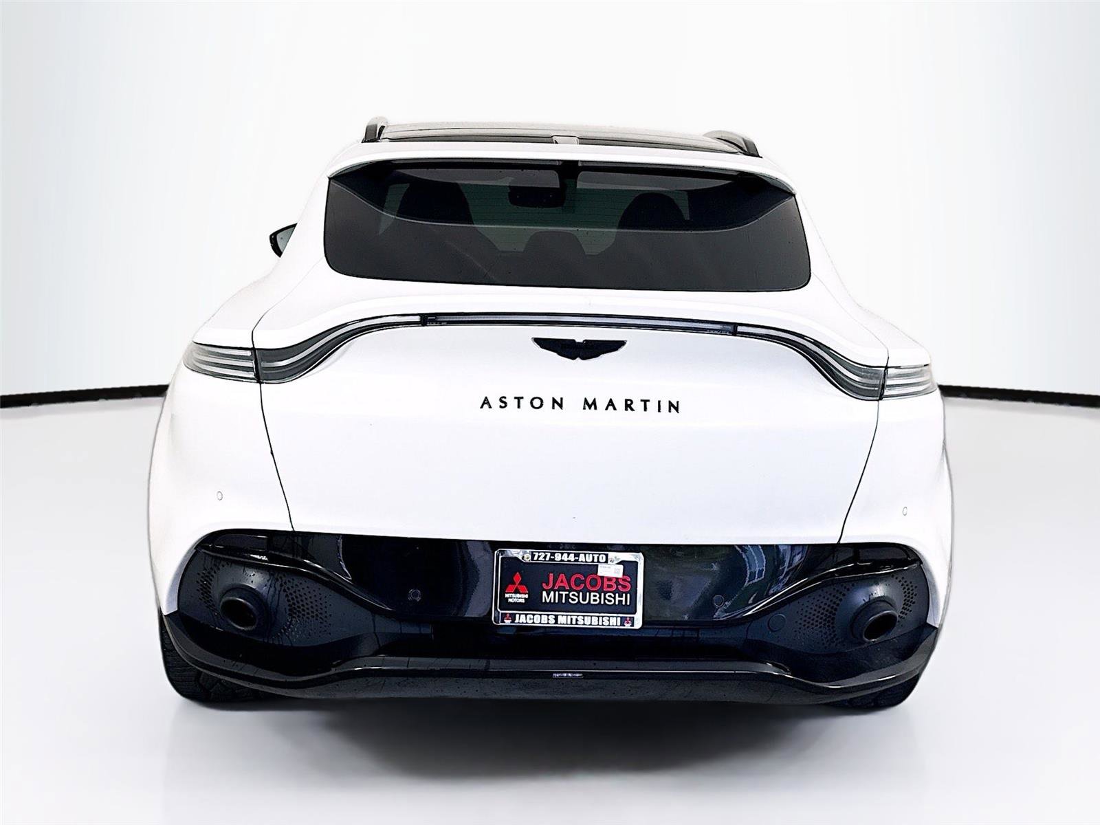 Used 2022 Aston Martin DBX image 6