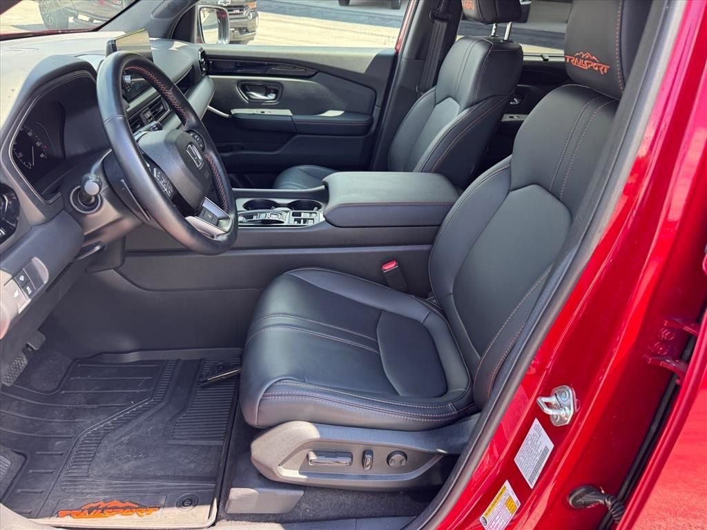 Used 2025 Honda Pilot TrailSport image 12