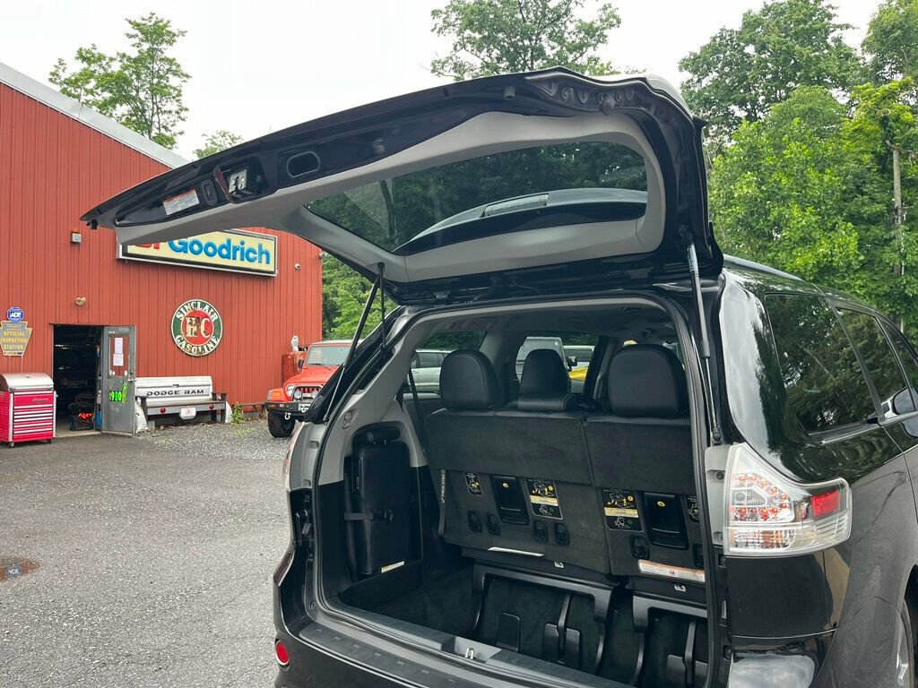 Used 2016 Toyota Sienna SE Premium FWD image 26