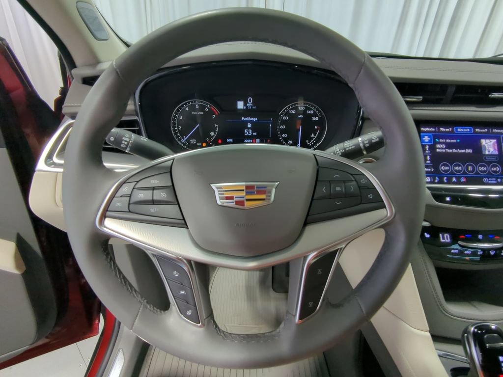 Used 2025 Cadillac XT5 Premium Luxury AWD/4WD image 28