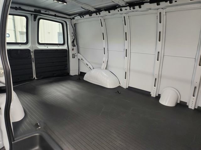 New 2026 Chevrolet Express 3500 RWD image 34