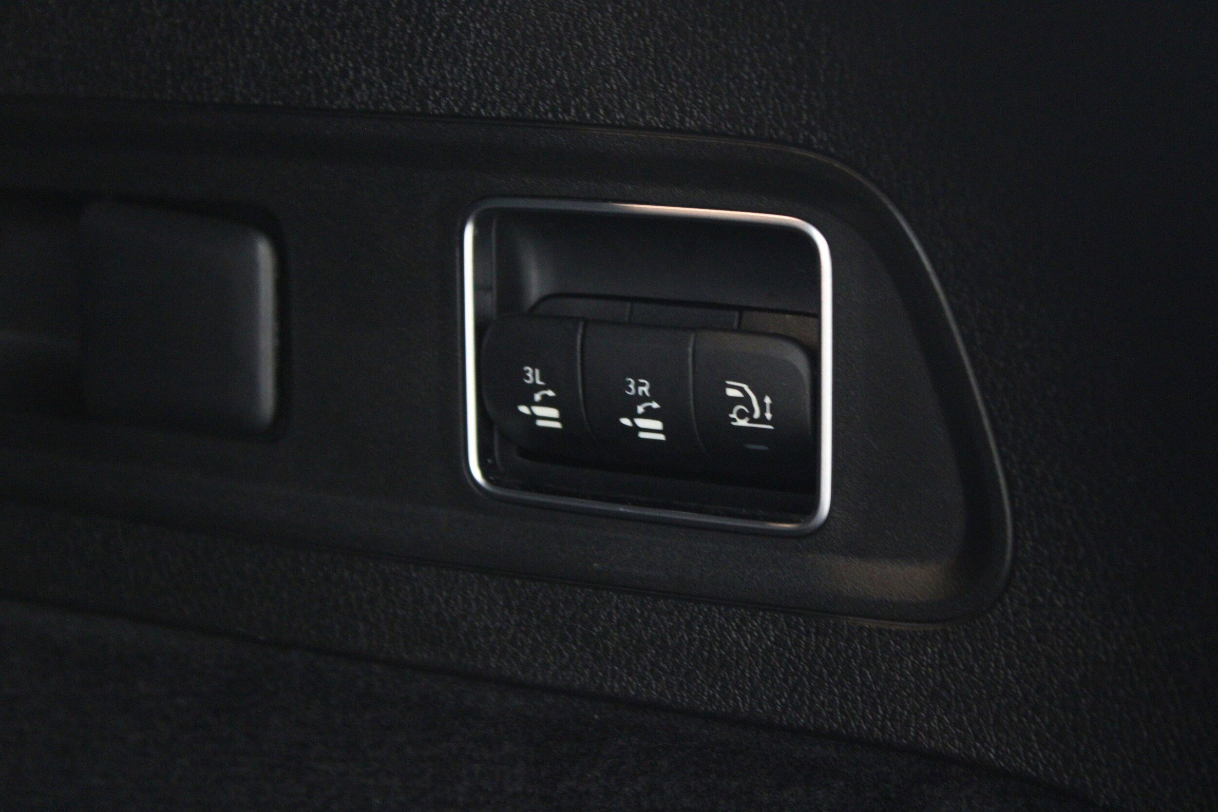 Used 2020 Mercedes-Benz GLS 450 4MATIC w/ Convenience Package image 27