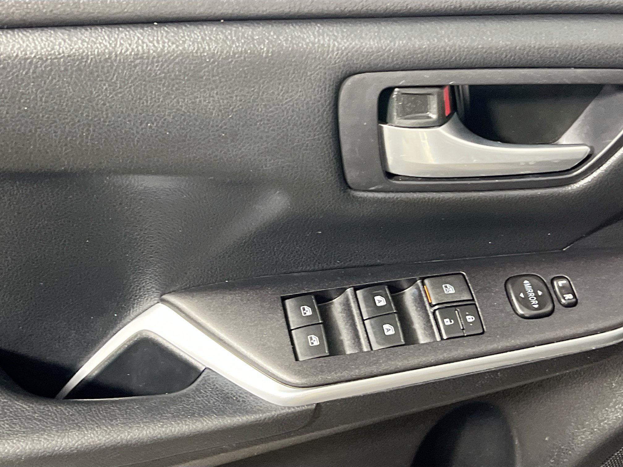 Used 2015 Toyota Camry SE FWD image 17