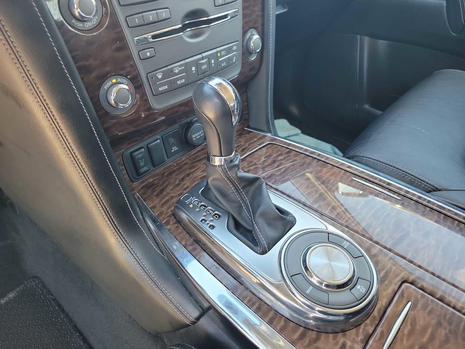 Used 2020 Nissan Armada SL image 17