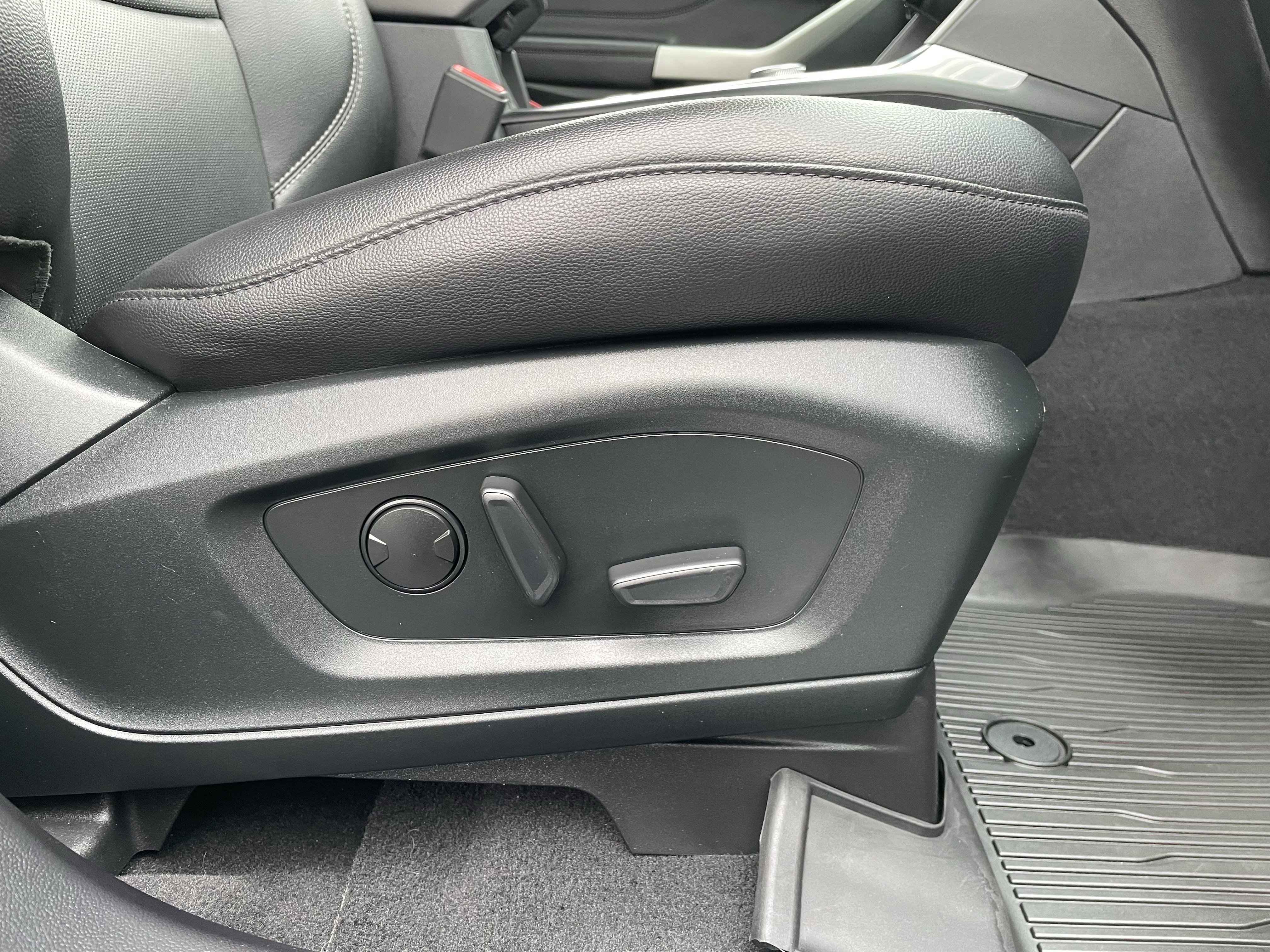 Used 2022 Ford Explorer Limited image 35