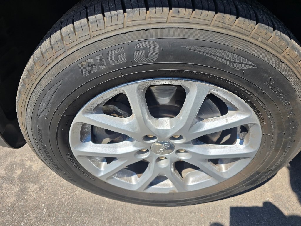 Used 2014 Jeep Cherokee Latitude w/ Cold Weather Group AWD/4WD image 9