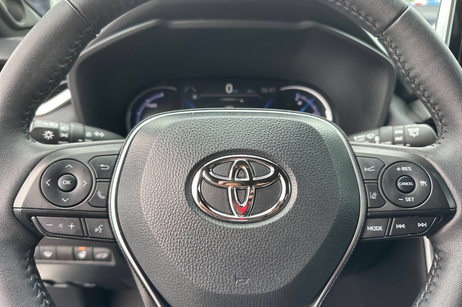 Used 2021 Toyota RAV4 XSE AWD/4WD image 25