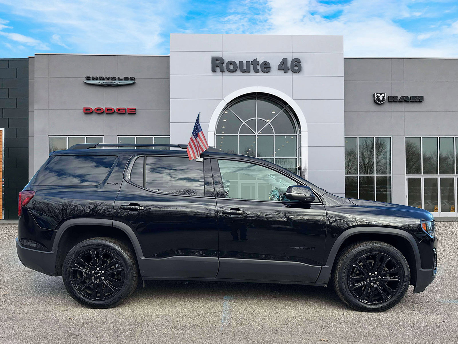 Used 2023 GMC Acadia SLT w/ Elevation Edition image 6