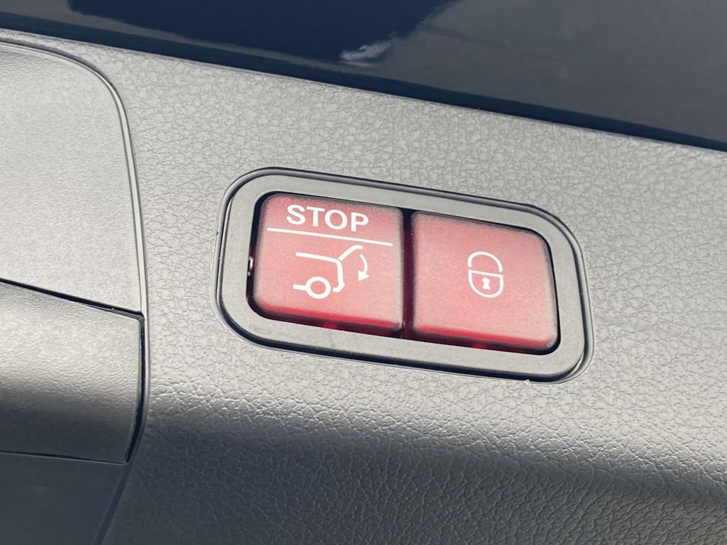 Certified 2025 Mercedes-Benz GLB 250 image 11