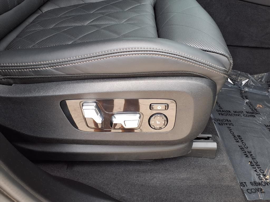 Used 2023 BMW X7 xDrive40i w/ Executive Package AWD/4WD image 10