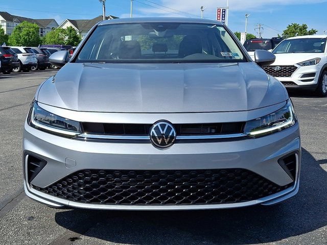 Certified 2025 Volkswagen Jetta SE FWD image 2