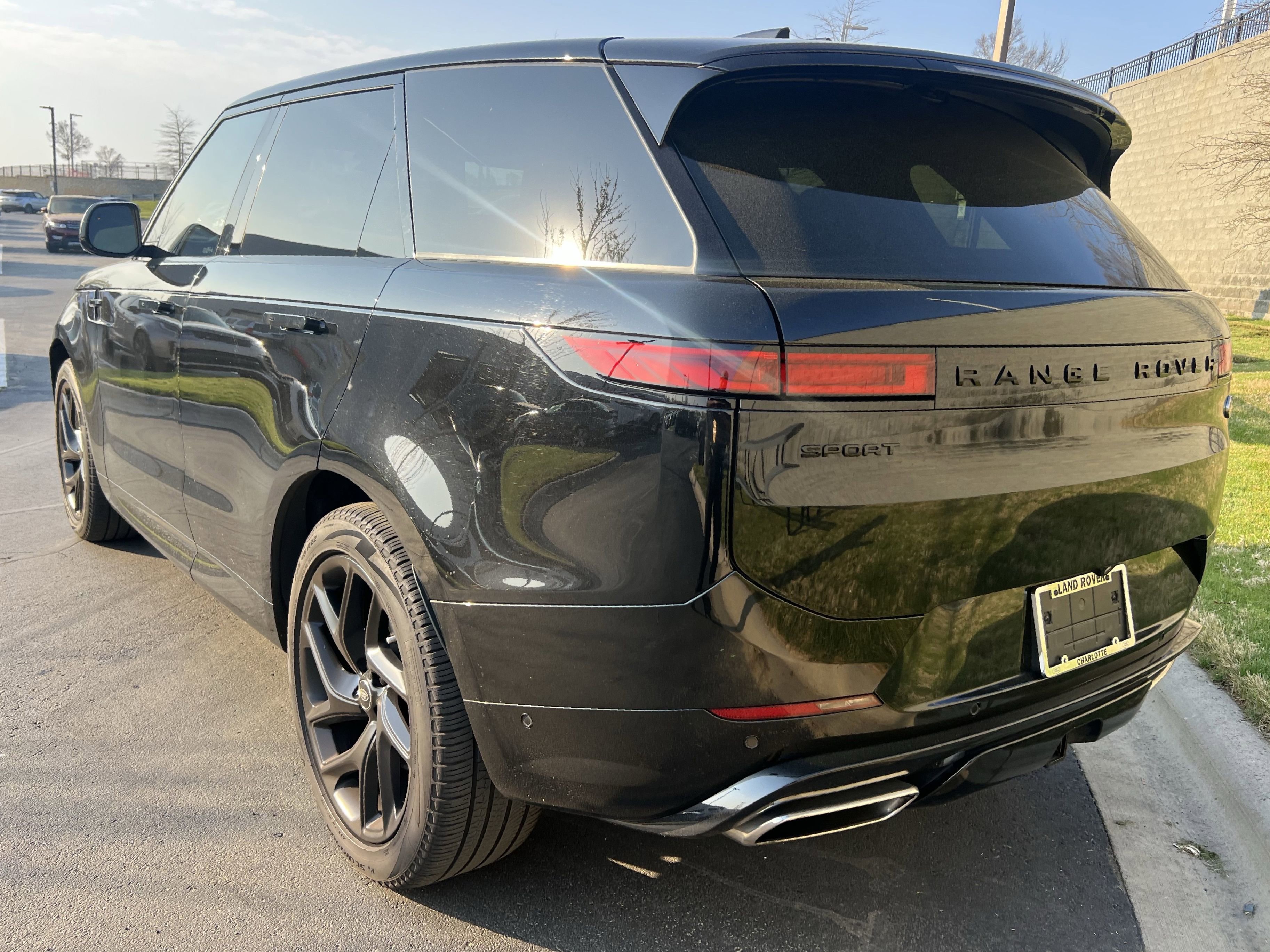 Used 2023 Land Rover Range Rover Sport SE Dynamic image 5