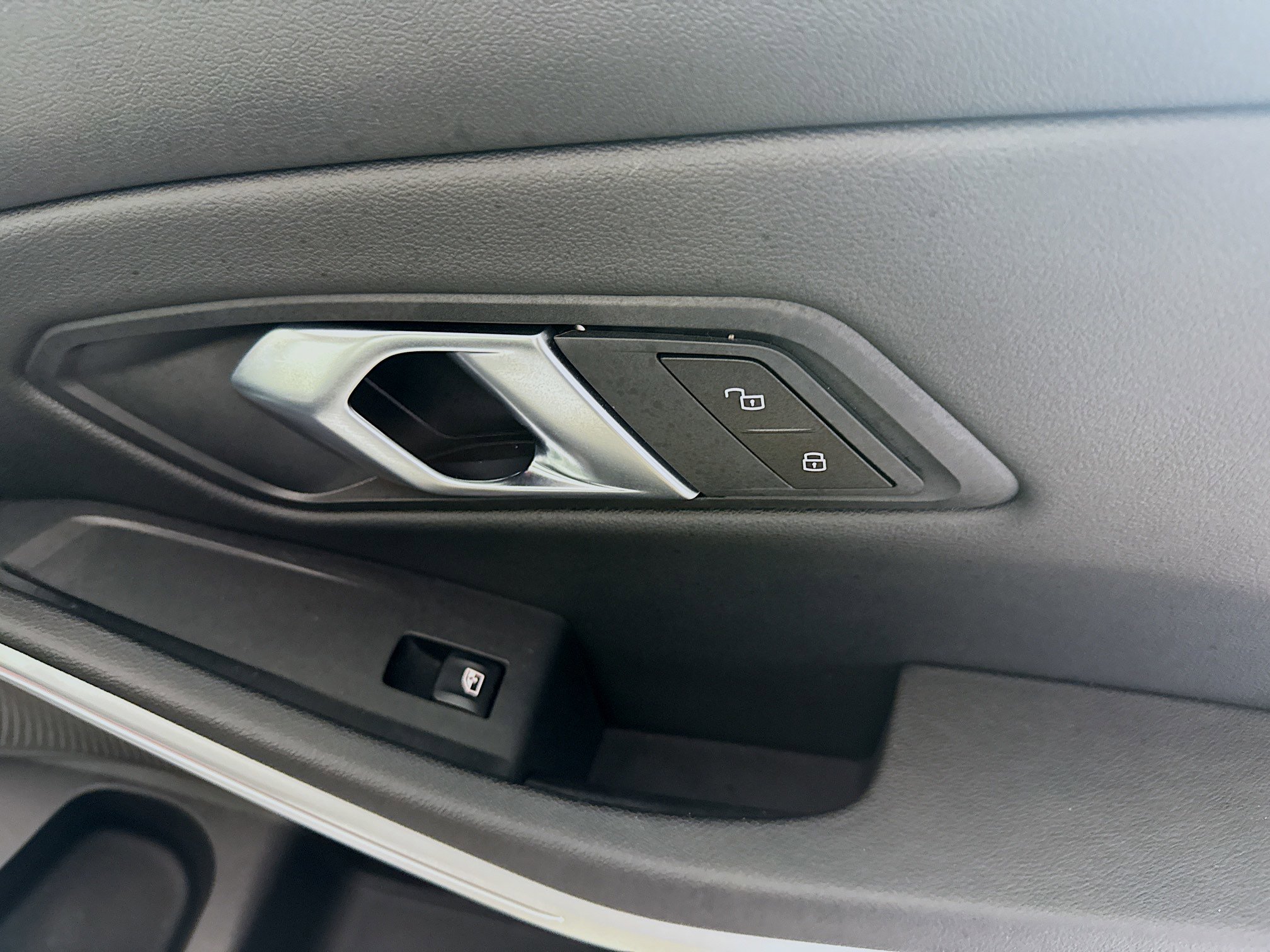 Used 2025 BMW 330i Sedan w/ Convenience Package image 31