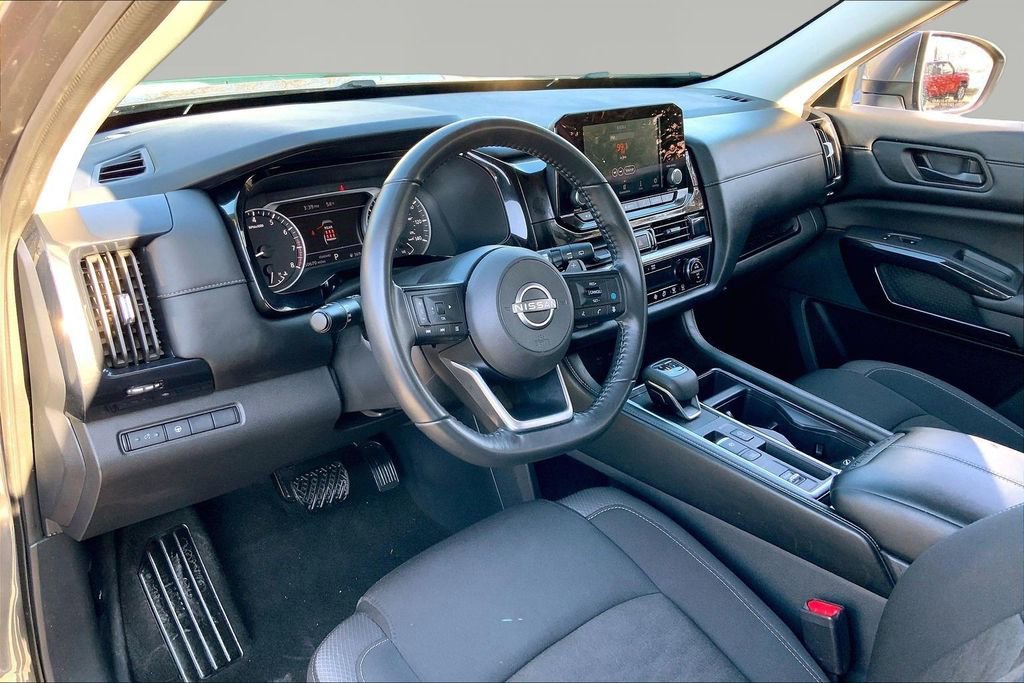 Used 2024 Nissan Pathfinder SV image 12