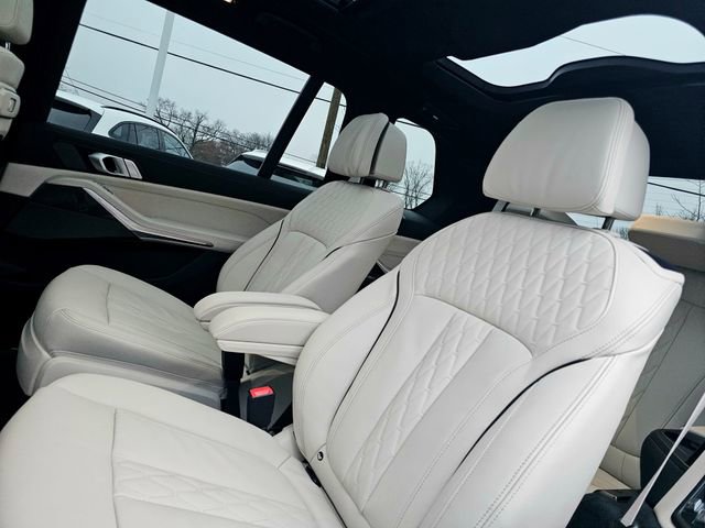 Used 2025 BMW X7 M60i image 25