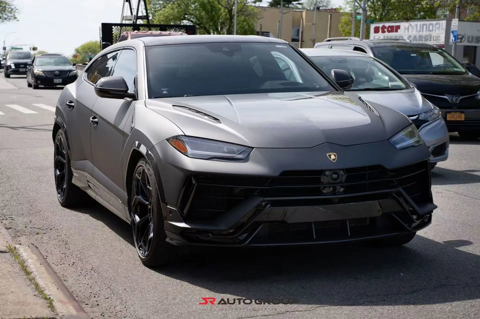 Used 2023 Lamborghini Urus Performante AWD/4WD image 2