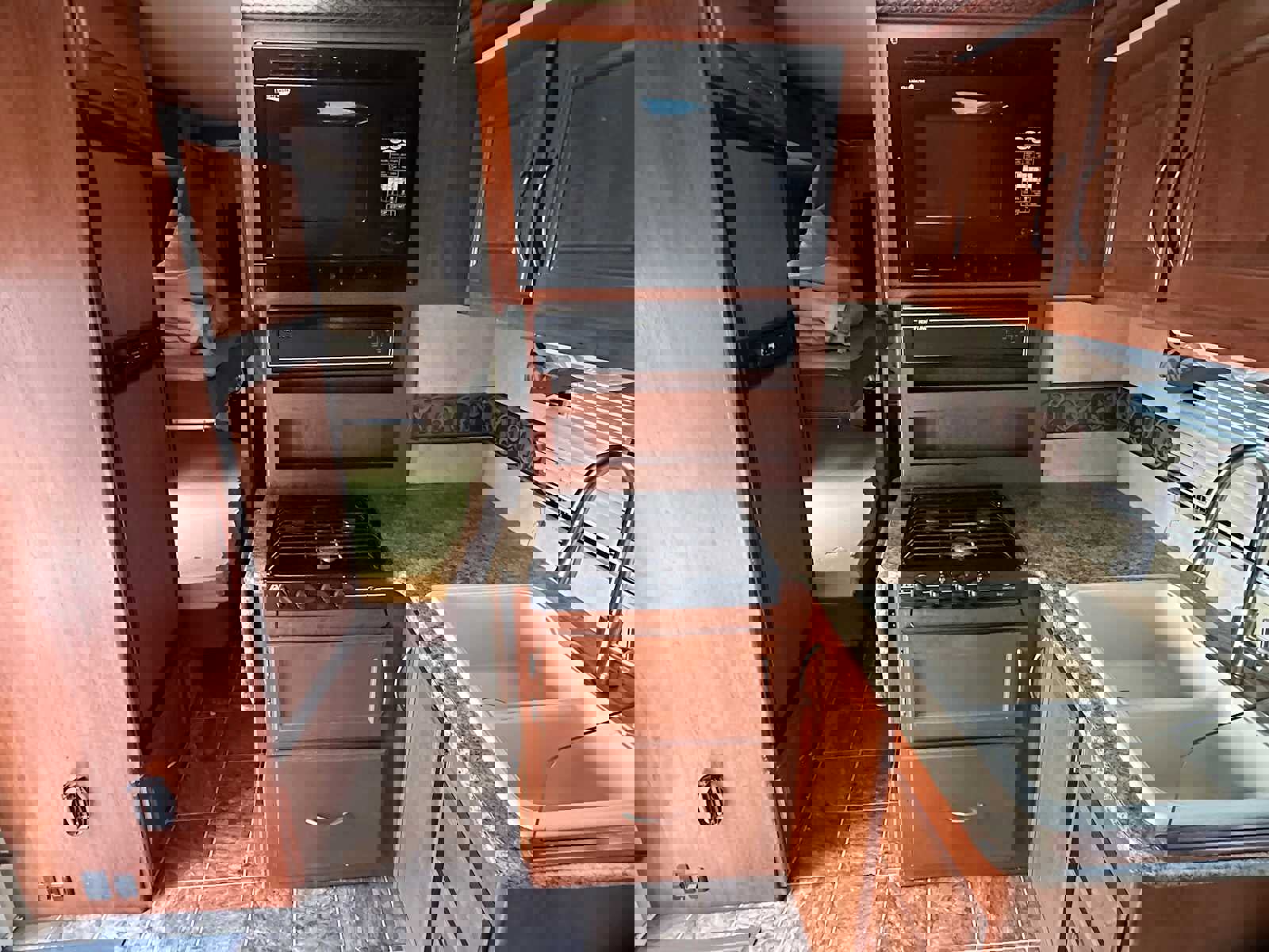 Used 2011 Ford E-450 and Econoline 450 Super Duty w/ Motorhome Prep Pkg image 19