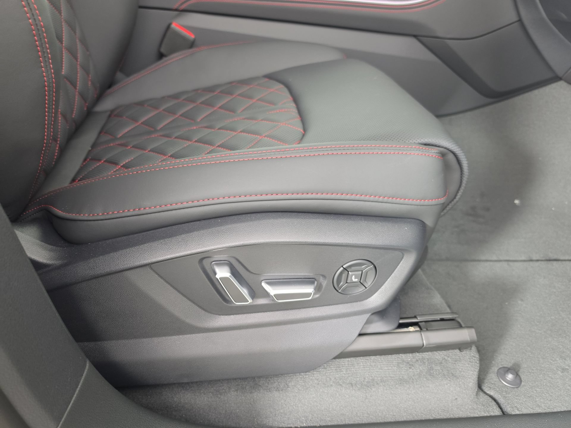 New 2026 Audi SQ8 Prestige AWD/4WD image 43