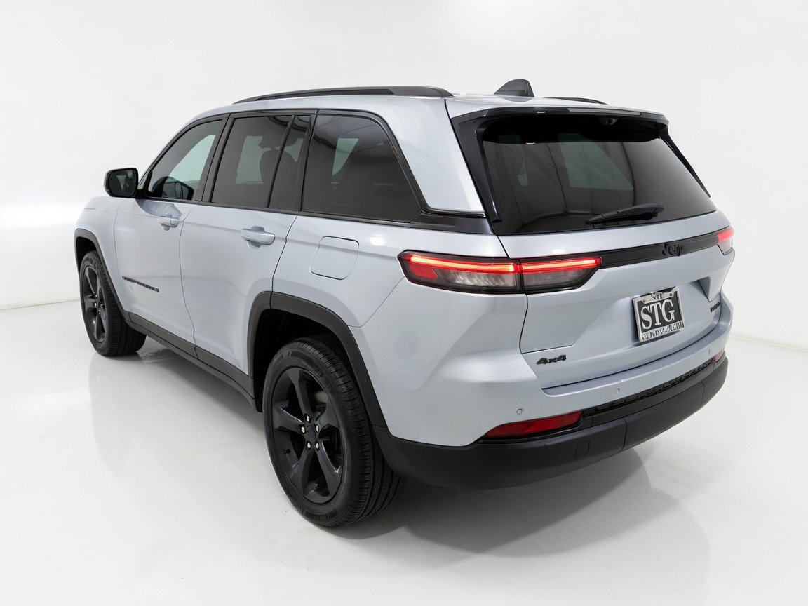 Used 2025 Jeep Grand Cherokee Limited w/ Luxury Tech Group II AWD/4WD image 6