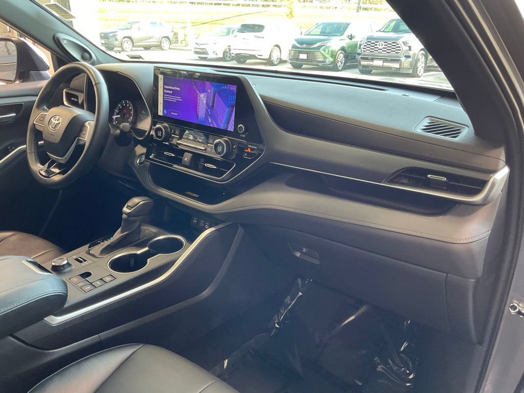 Used 2023 Toyota Highlander XSE AWD/4WD image 18