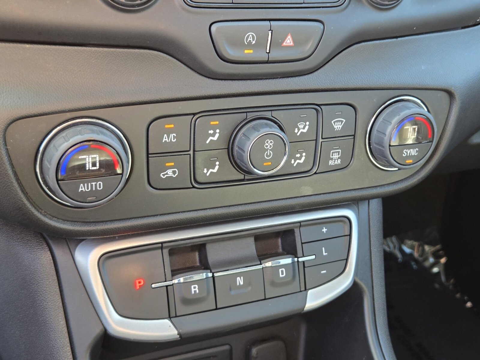 Used 2024 GMC Terrain SLT image 22