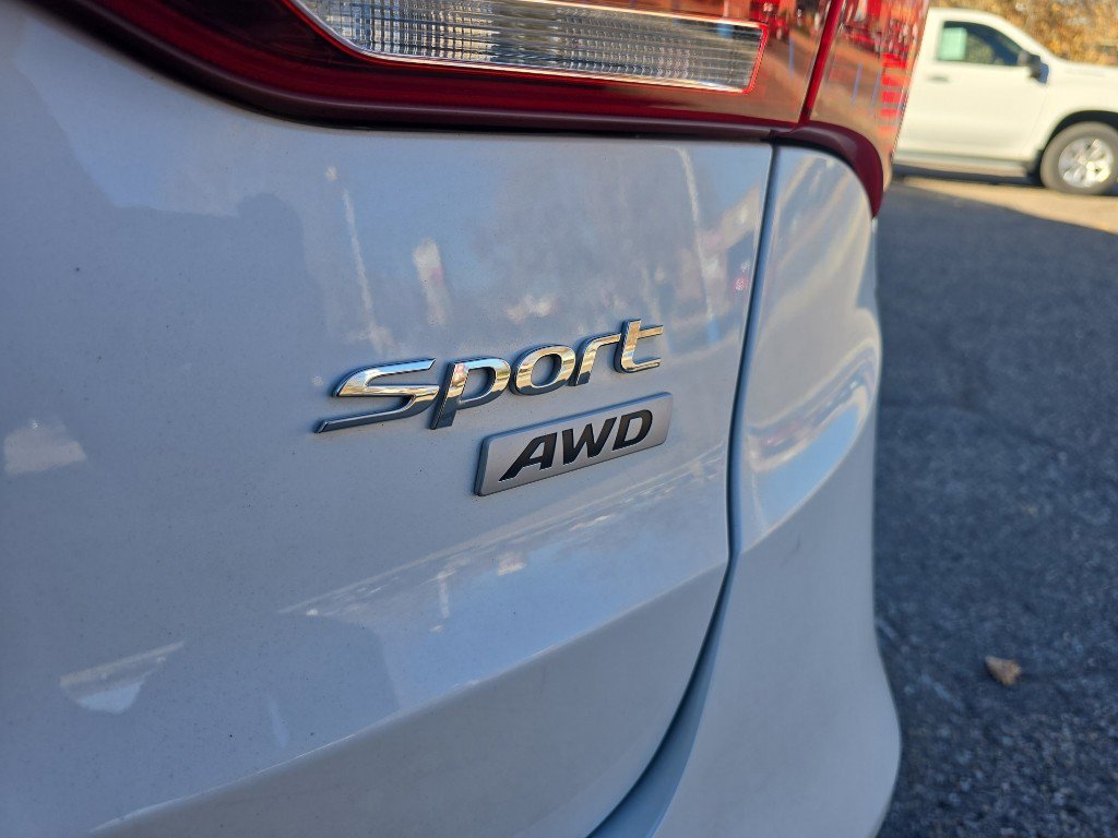 Used 2018 Hyundai Santa Fe Sport image 11