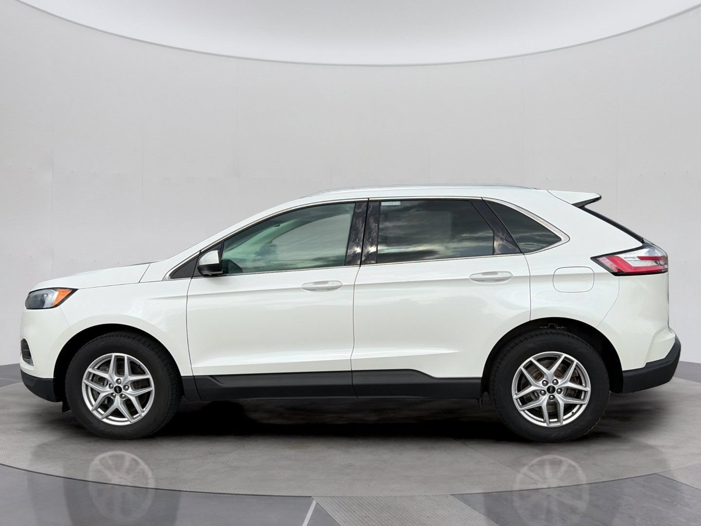 Used 2024 Ford Edge SEL w/ Convenience Package AWD/4WD image 2
