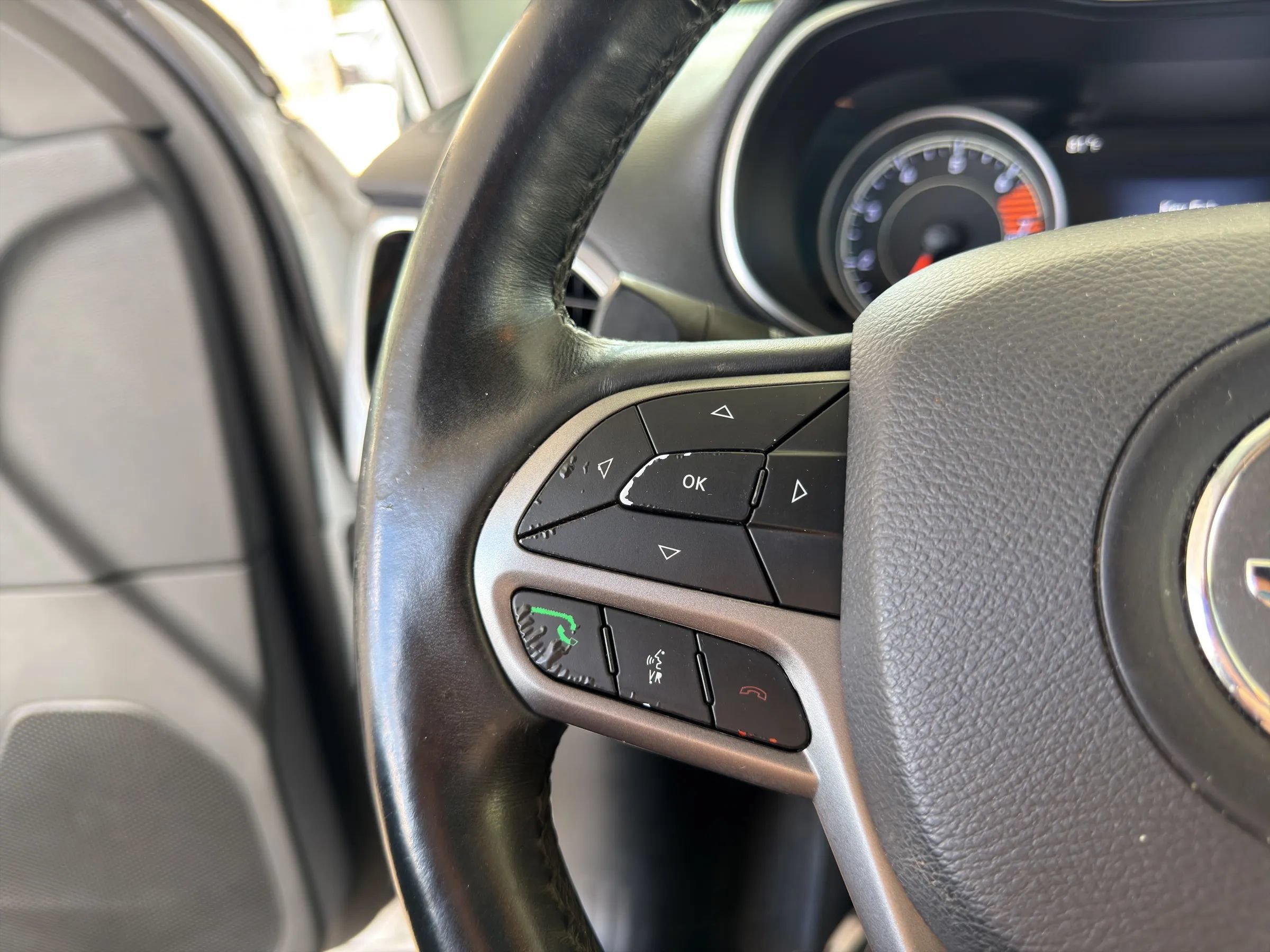 Used 2019 Jeep Cherokee Limited FWD image 31