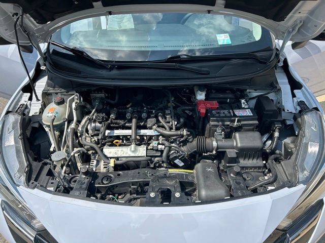 Used 2024 Nissan Versa SR FWD image 12