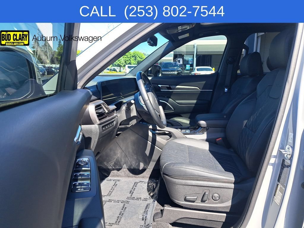 Used 2025 Kia Telluride AWD image 17