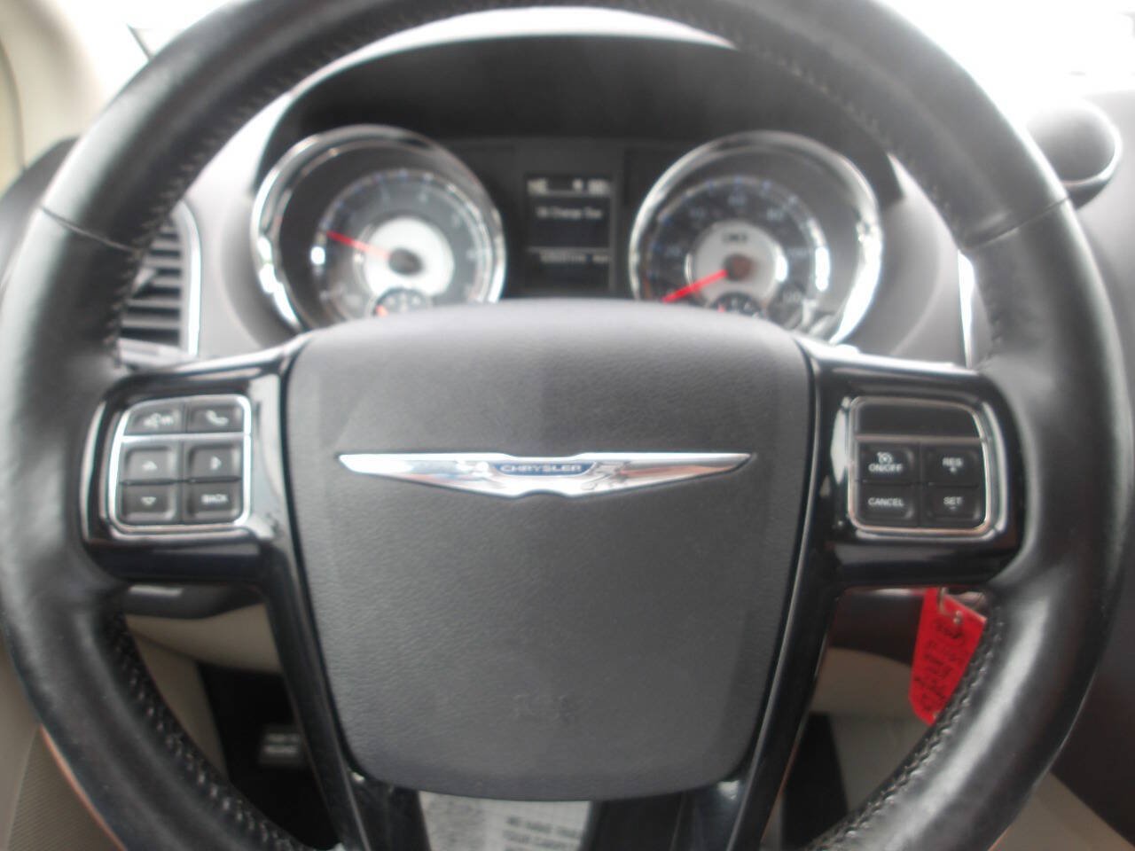 Used 2014 Chrysler Town & Country Touring-L FWD image 14