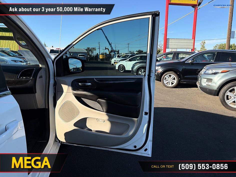 Used 2011 Chrysler Town & Country Touring FWD image 24