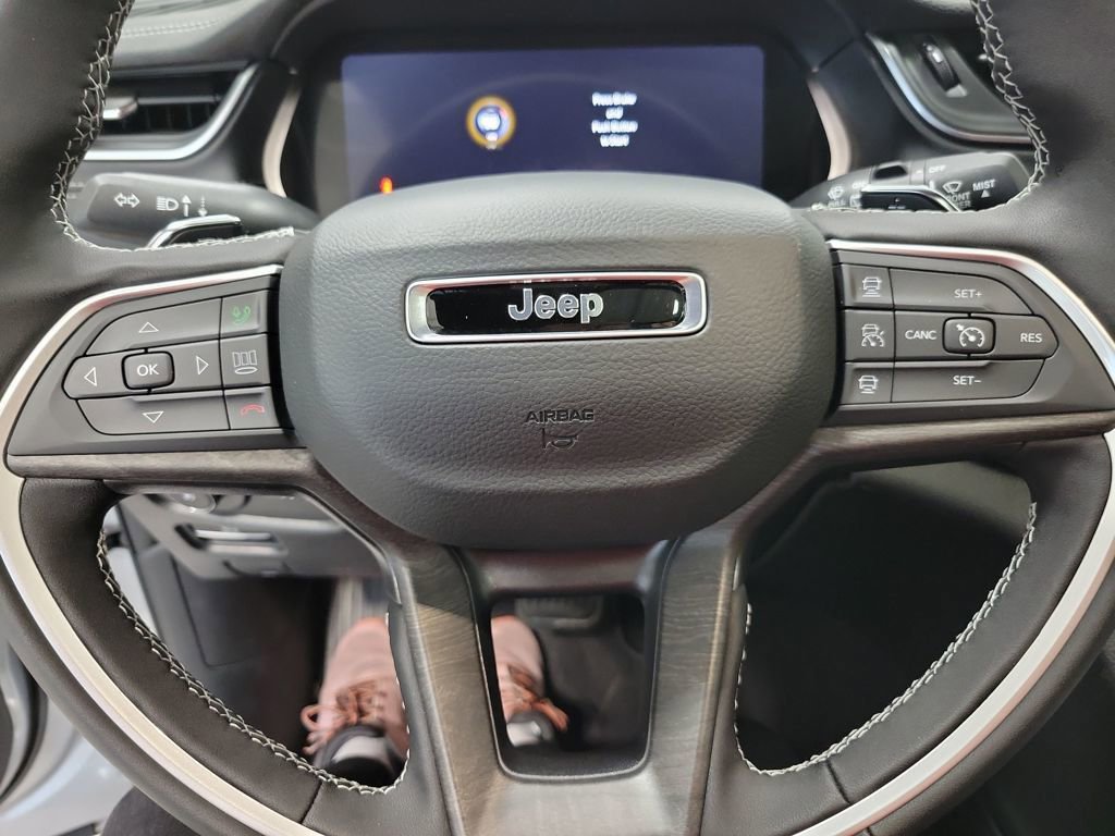 New 2025 Jeep Grand Cherokee L Limited w/ Black Appearance Package image 17