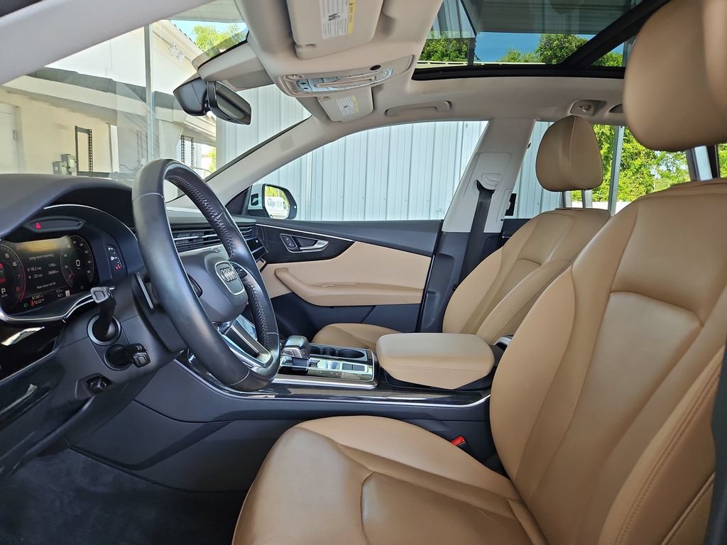 Used 2019 Audi Q8 Premium Plus w/ Premium Plus AWD/4WD image 23