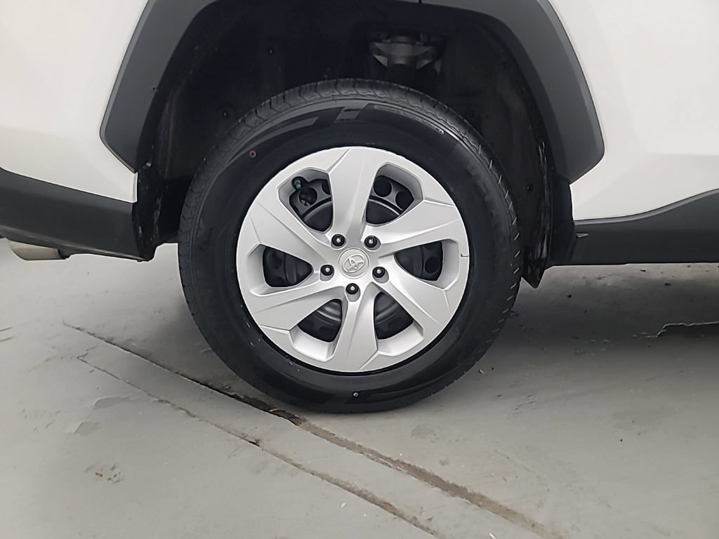 Used 2025 Toyota RAV4 LE AWD/4WD image 10