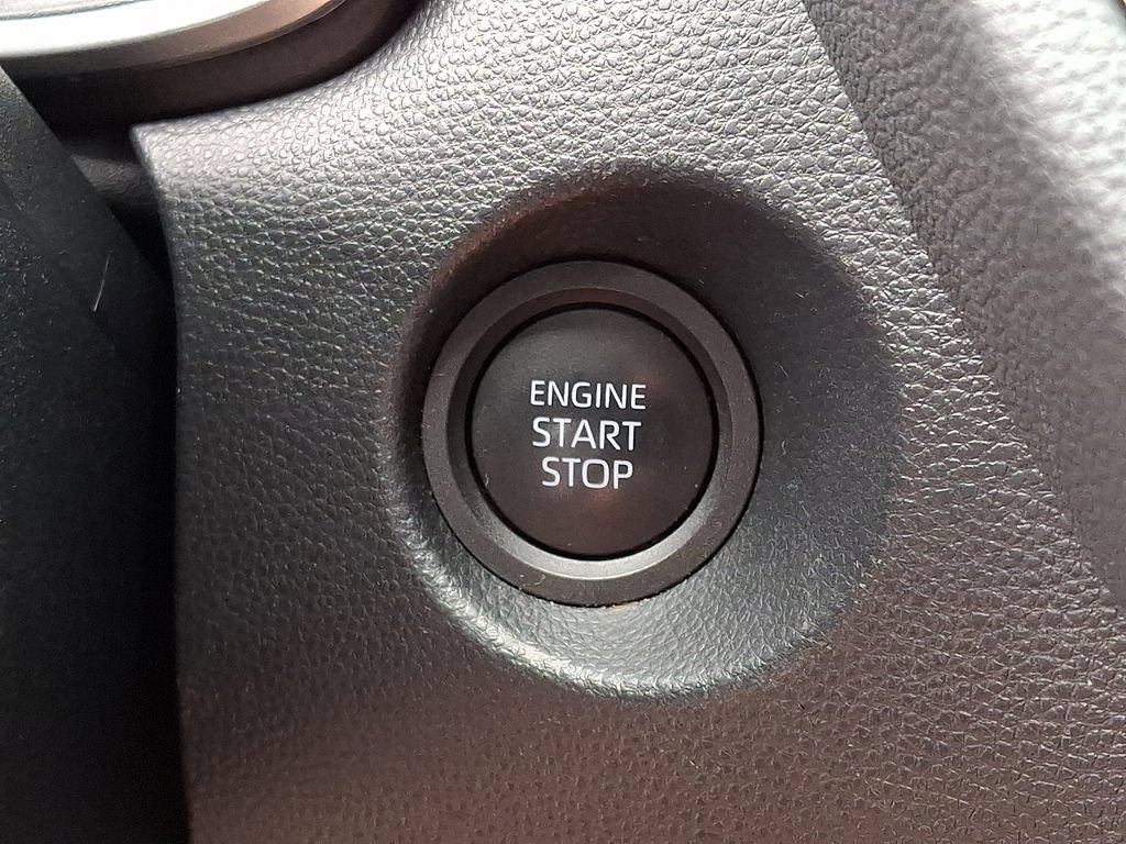 Certified 2025 Toyota Corolla Cross XLE FWD image 27