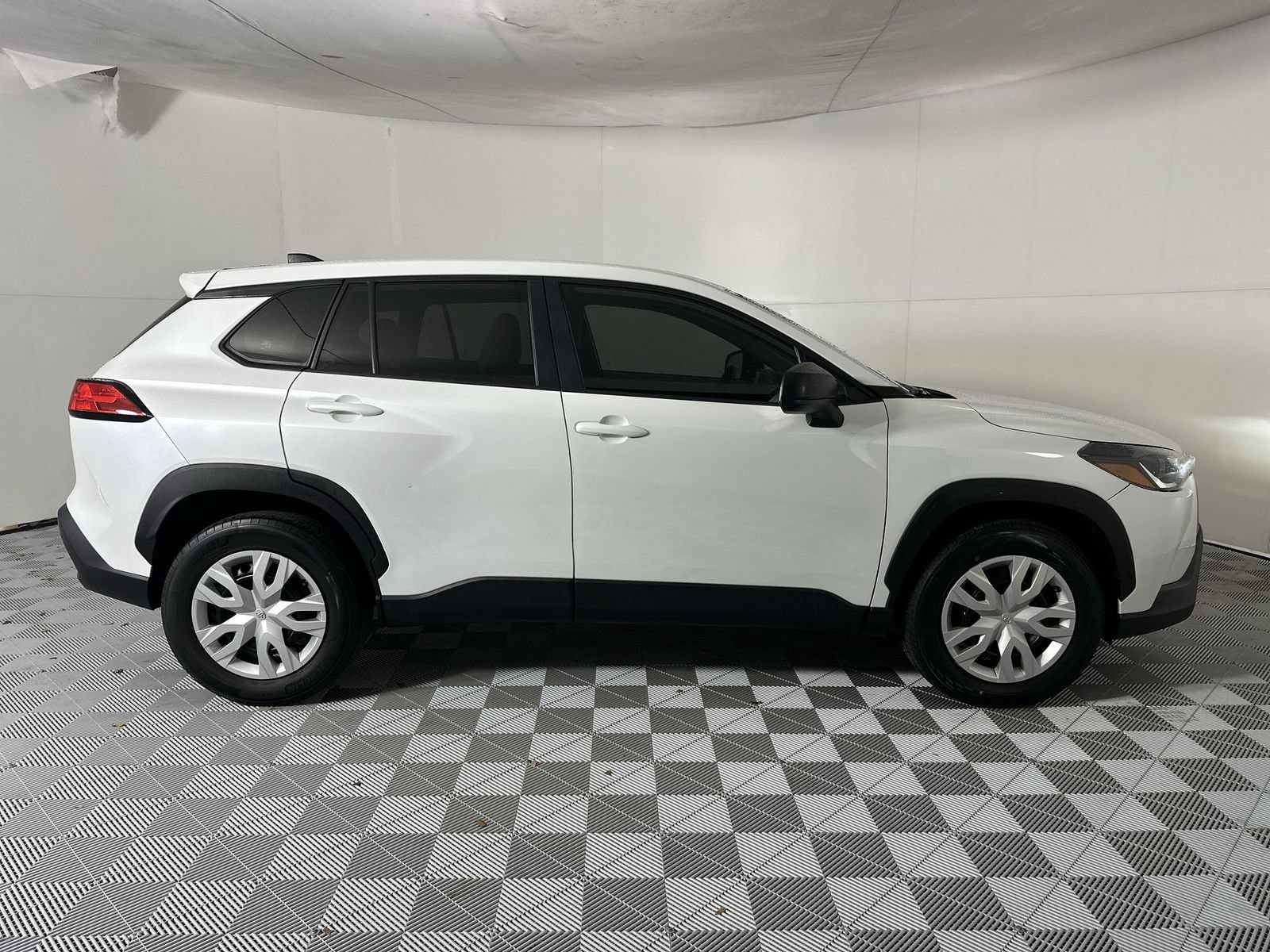 Used 2022 Toyota Corolla Cross L FWD image 9