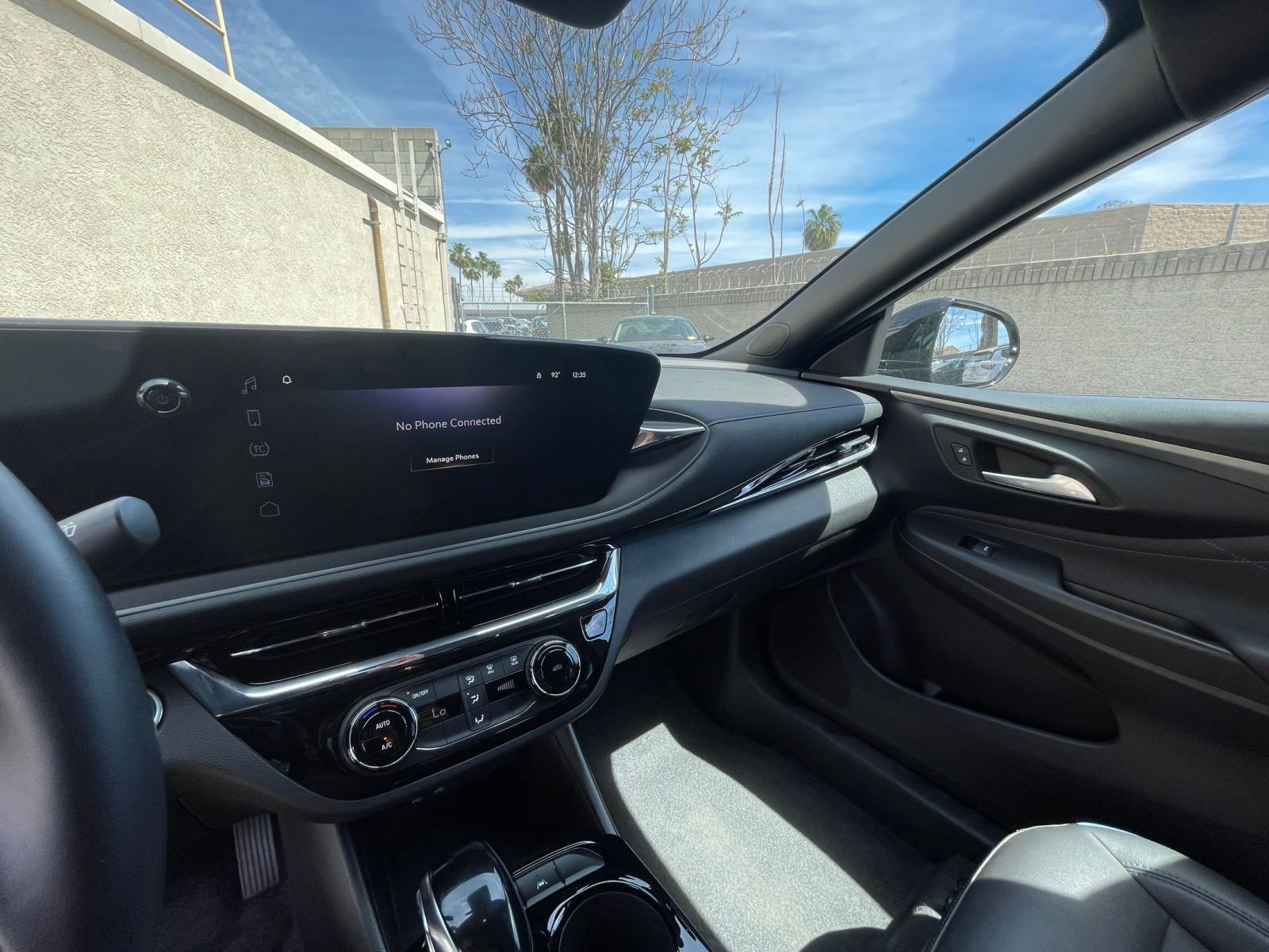 Used 2025 Buick Envista Sport Touring image 36