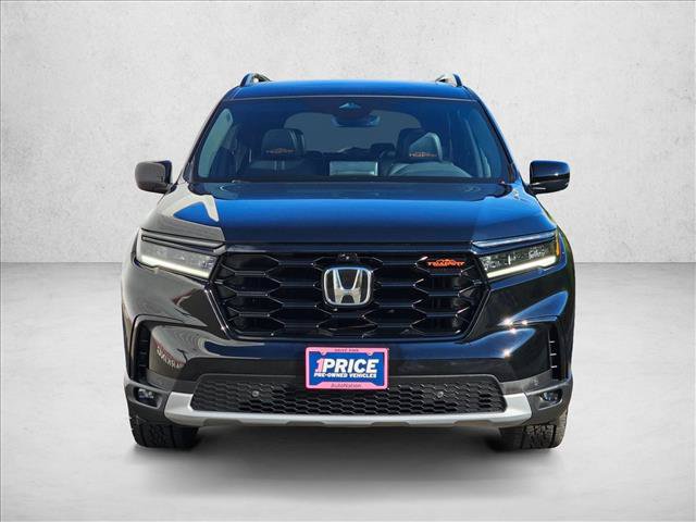 Used 2025 Honda Pilot TrailSport image 2