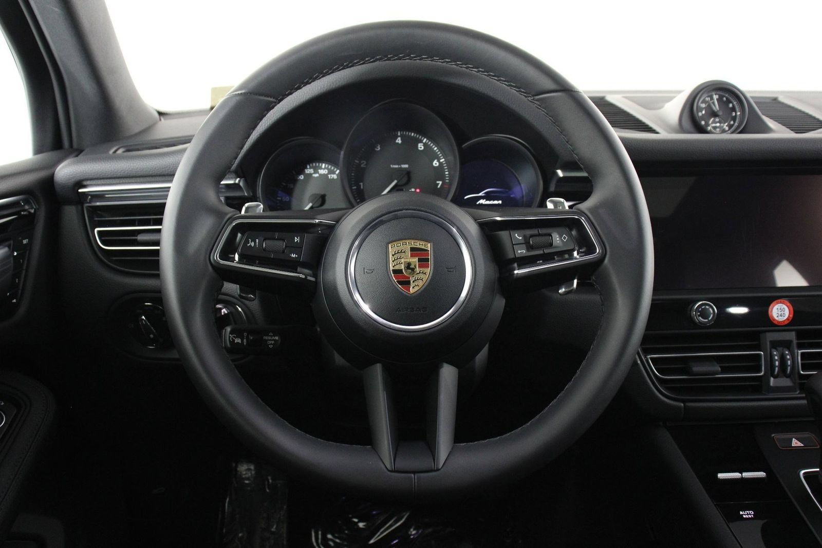 Certified 2026 Porsche Macan AWD/4WD image 12