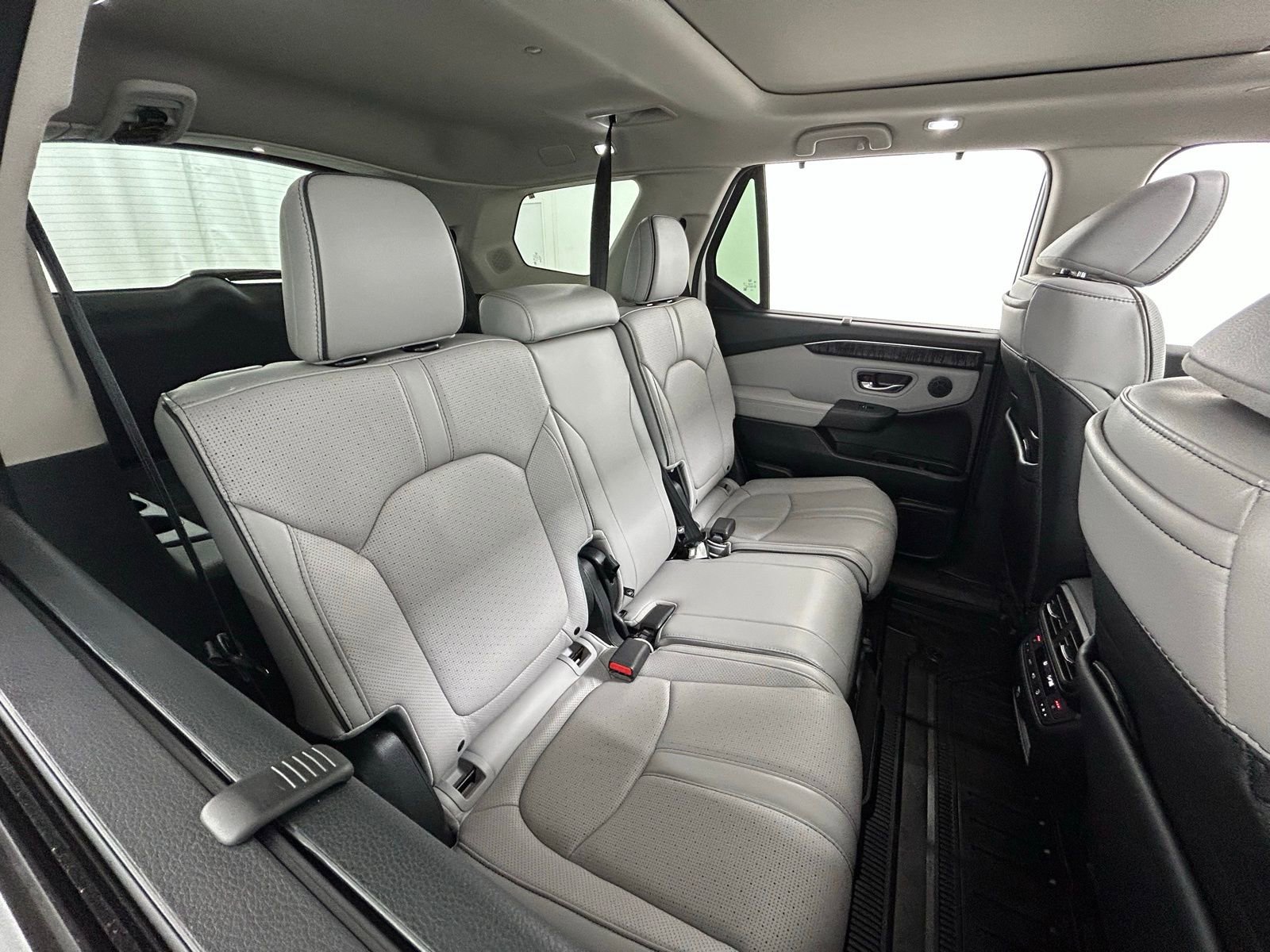 Used 2023 Honda Pilot Elite image 42