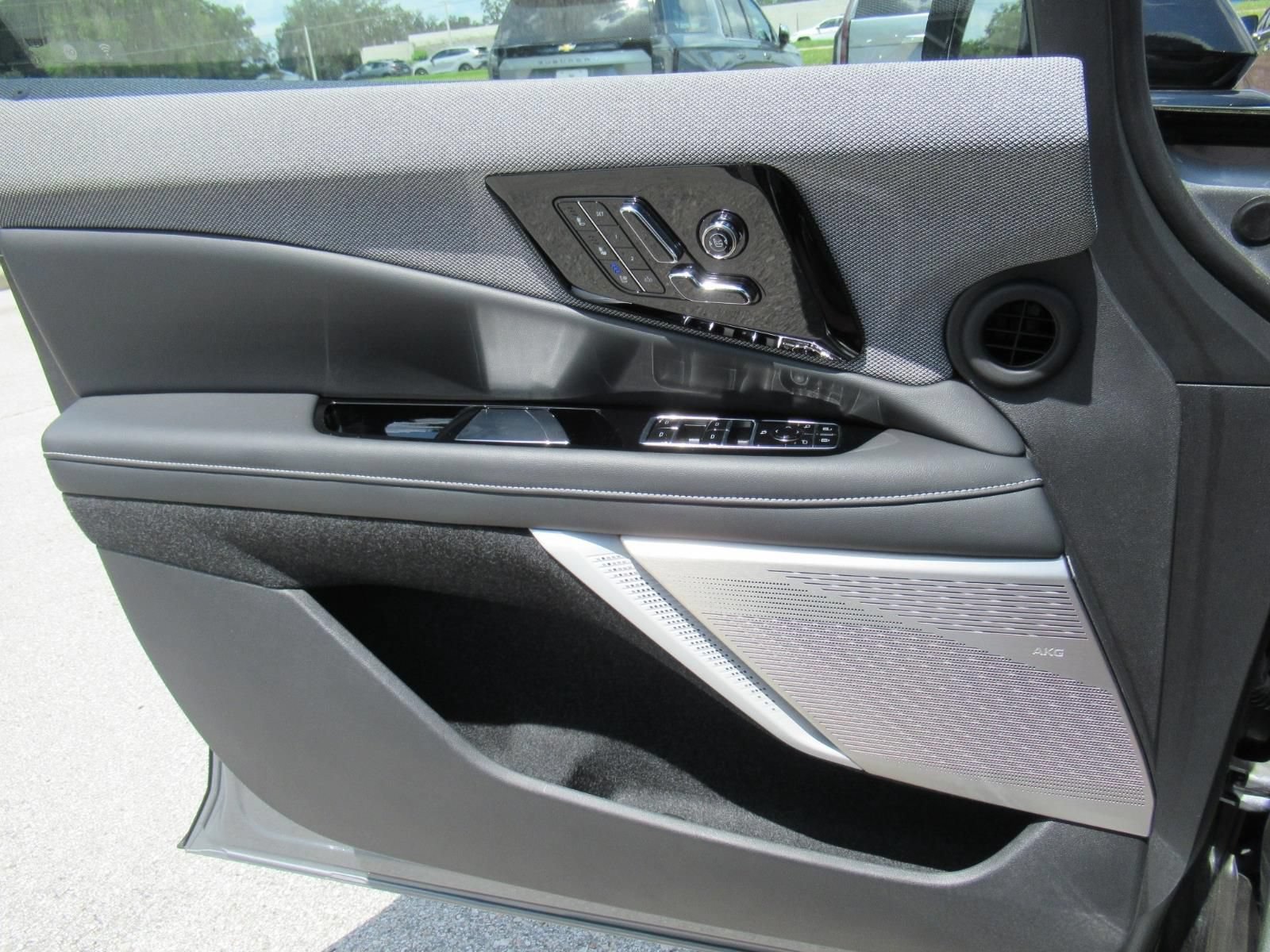 Certified 2025 Cadillac Optiq Sport 2 w/ LPO, Floor Liner Package AWD/4WD image 22