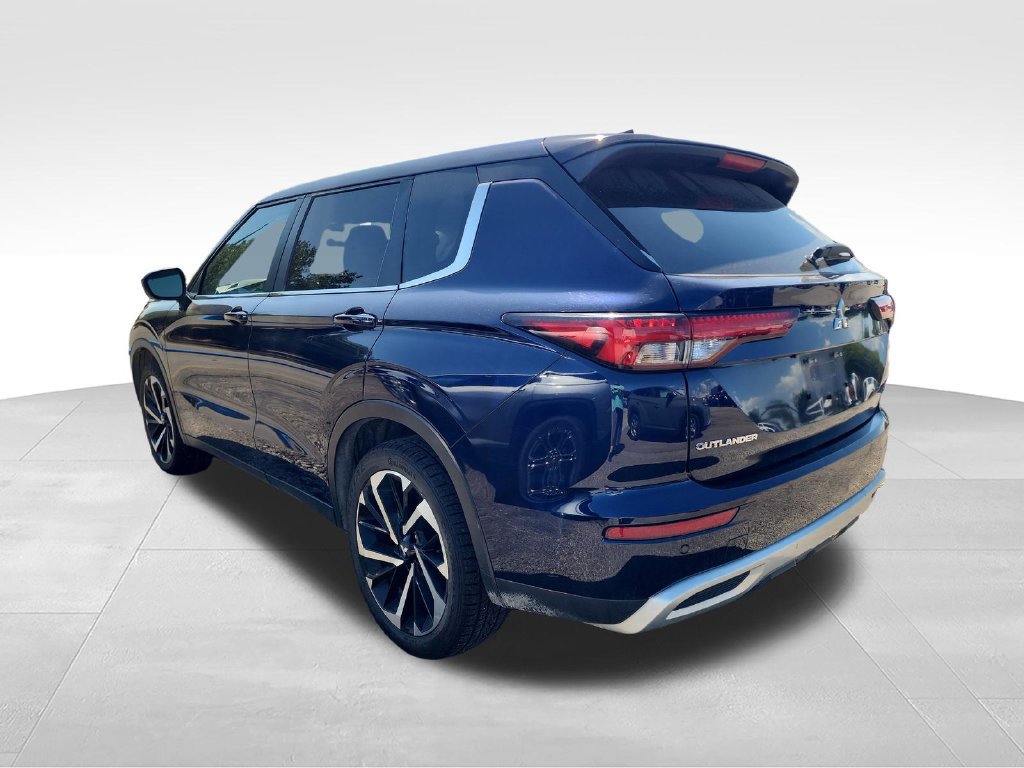 Used 2024 Mitsubishi Outlander SE AWD/4WD image 3