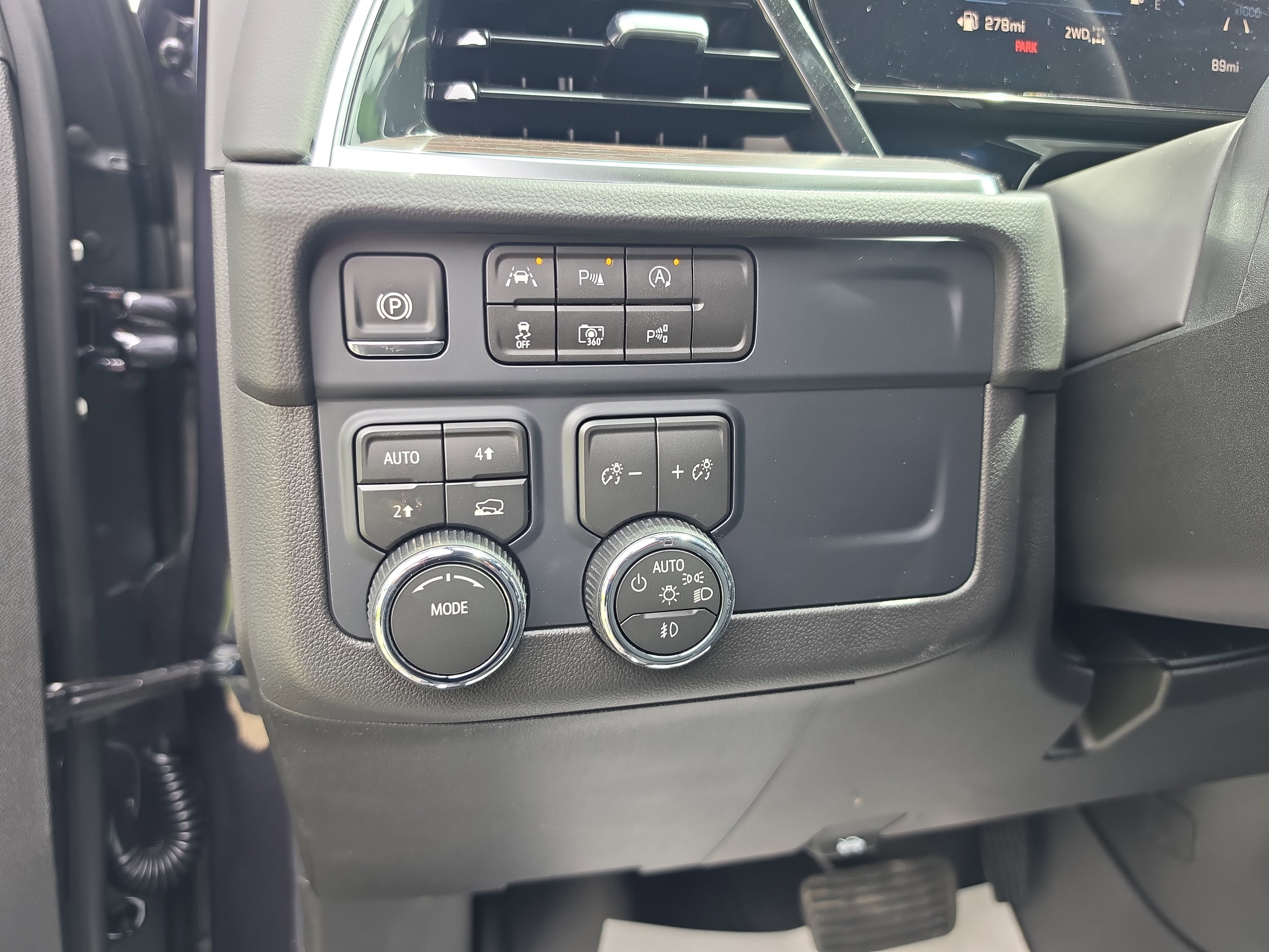 New 2026 Chevrolet Tahoe LT w/ Comfort Package AWD/4WD image 21