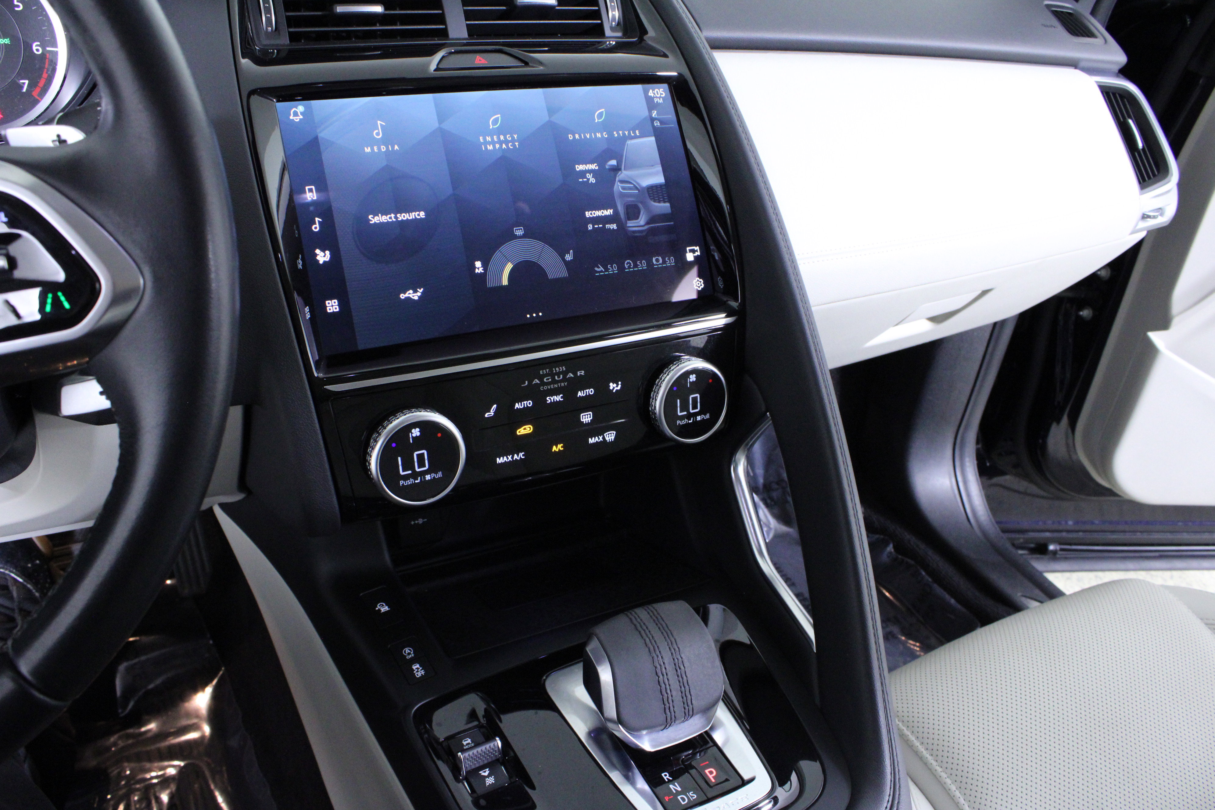 Used 2022 Jaguar E-PACE image 25