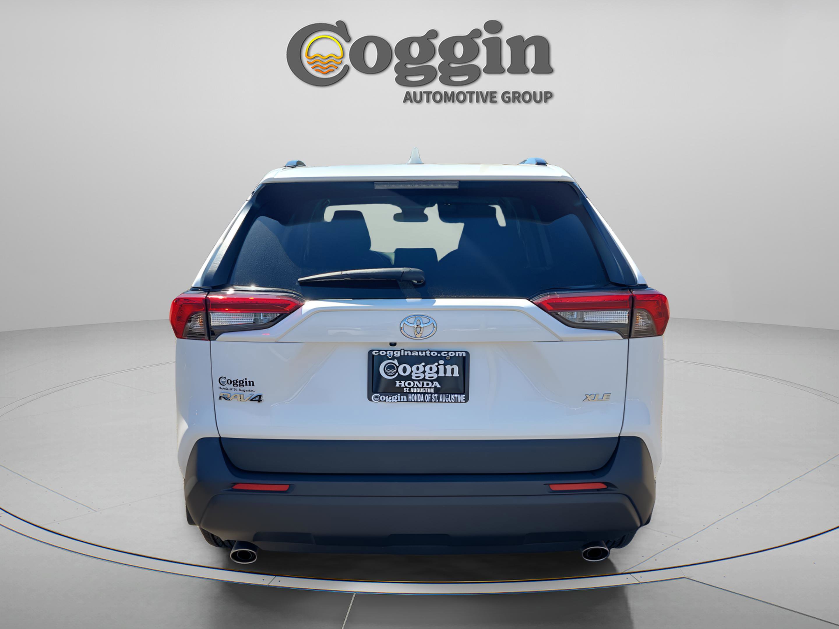 Used 2022 Toyota RAV4 XLE image 4