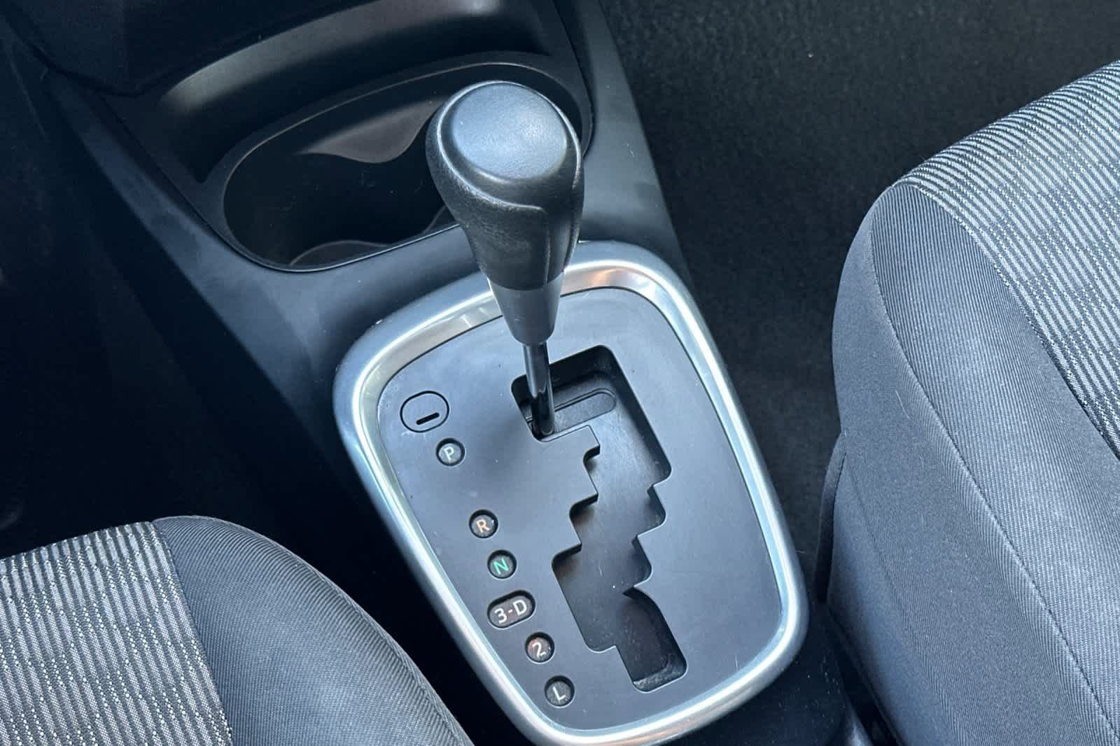 Used 2015 Toyota Yaris L image 20