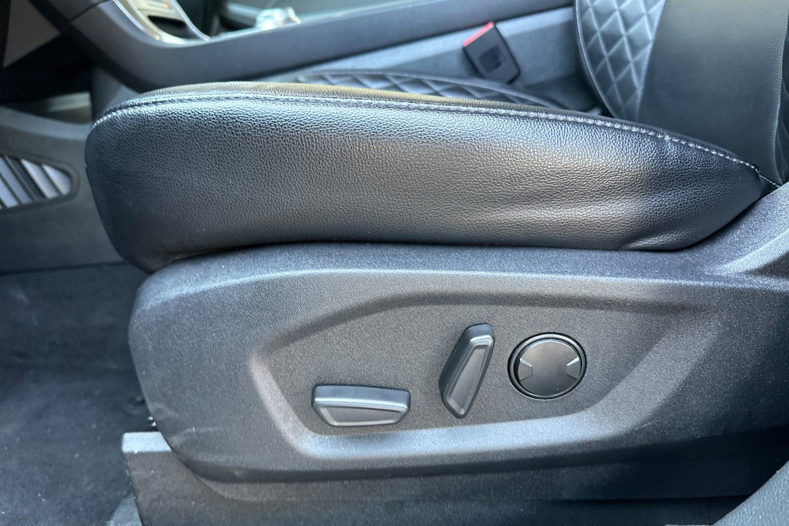 Used 2024 Ford Edge Titanium image 14