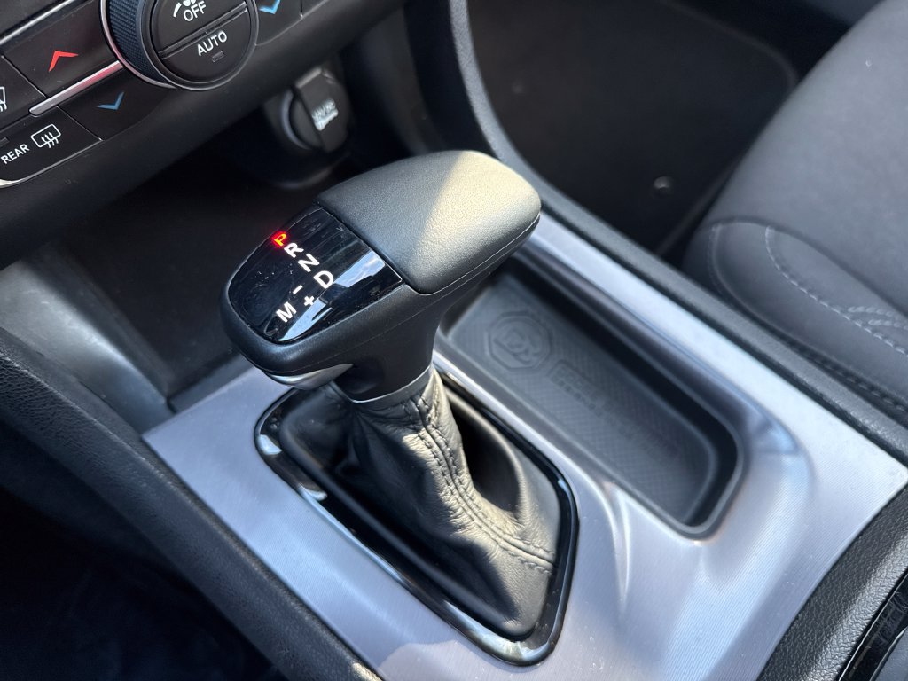 Used 2019 Dodge Charger SXT w/ Blacktop Package AWD/4WD image 24