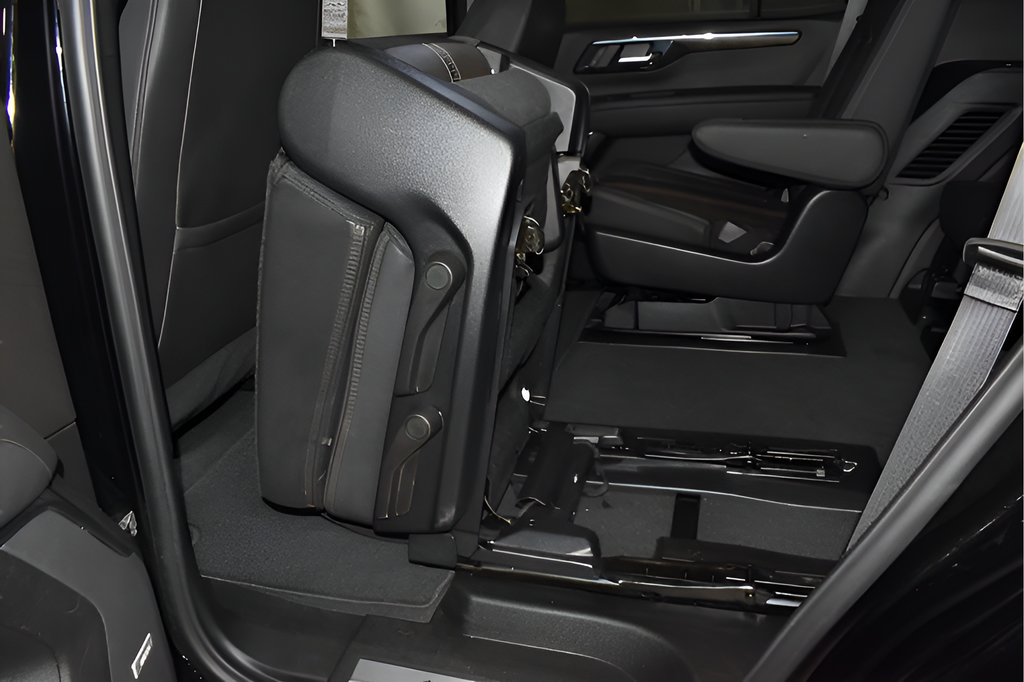 Used 2025 Chevrolet Tahoe High Country AWD/4WD image 31